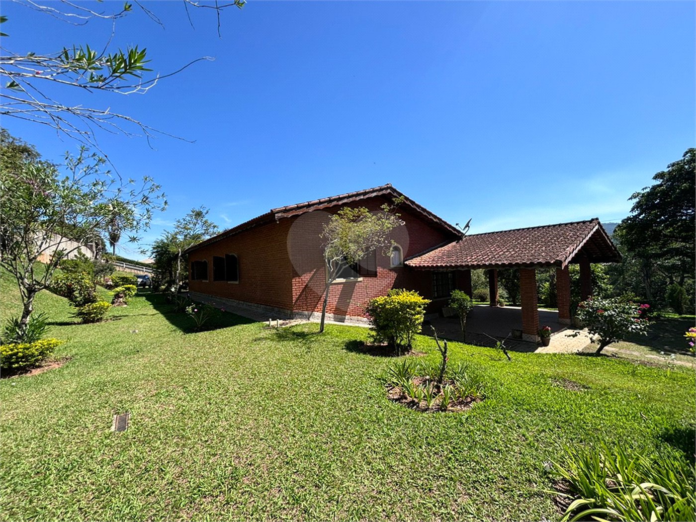 Casa Térrea à venda com 4 quartos, sendo 2 suítes, em Alpes D'Ouro, Bom Jesus dos Perdões, SP