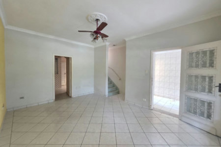 Sobrado com 3 dormitórios à venda, 129 m² por R$ 638.000,00 - Encruzilhada - Santos/SP