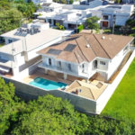Casa à venda com 3 suítes no condomínio Portal do Lago, Valinhos - SP