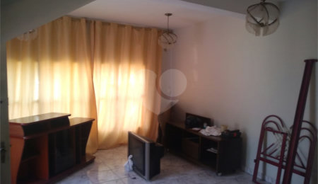 Sobrado à venda com 3 quartos em Vila Nivi, São Paulo, SP