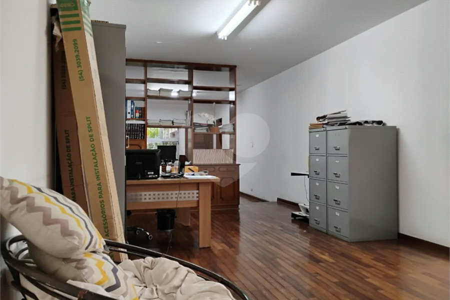 Espaçosa casa à venda na Vila Mascote