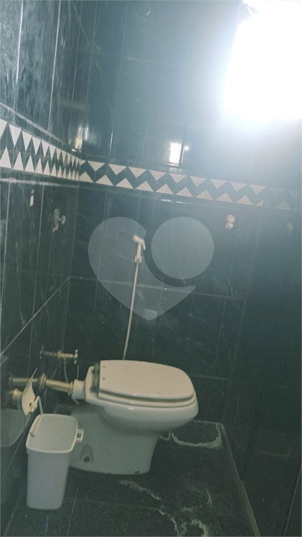Casa Térrea com 3 dormitórios, sendo 1 suíte.