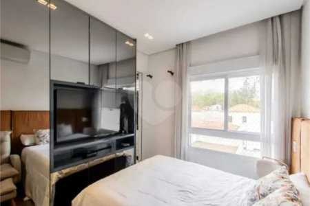 Apartamento de 306m² na melhor região de Moema, 3 suítes, 5 vagas, varanda gourmet, depósito, fora de rota