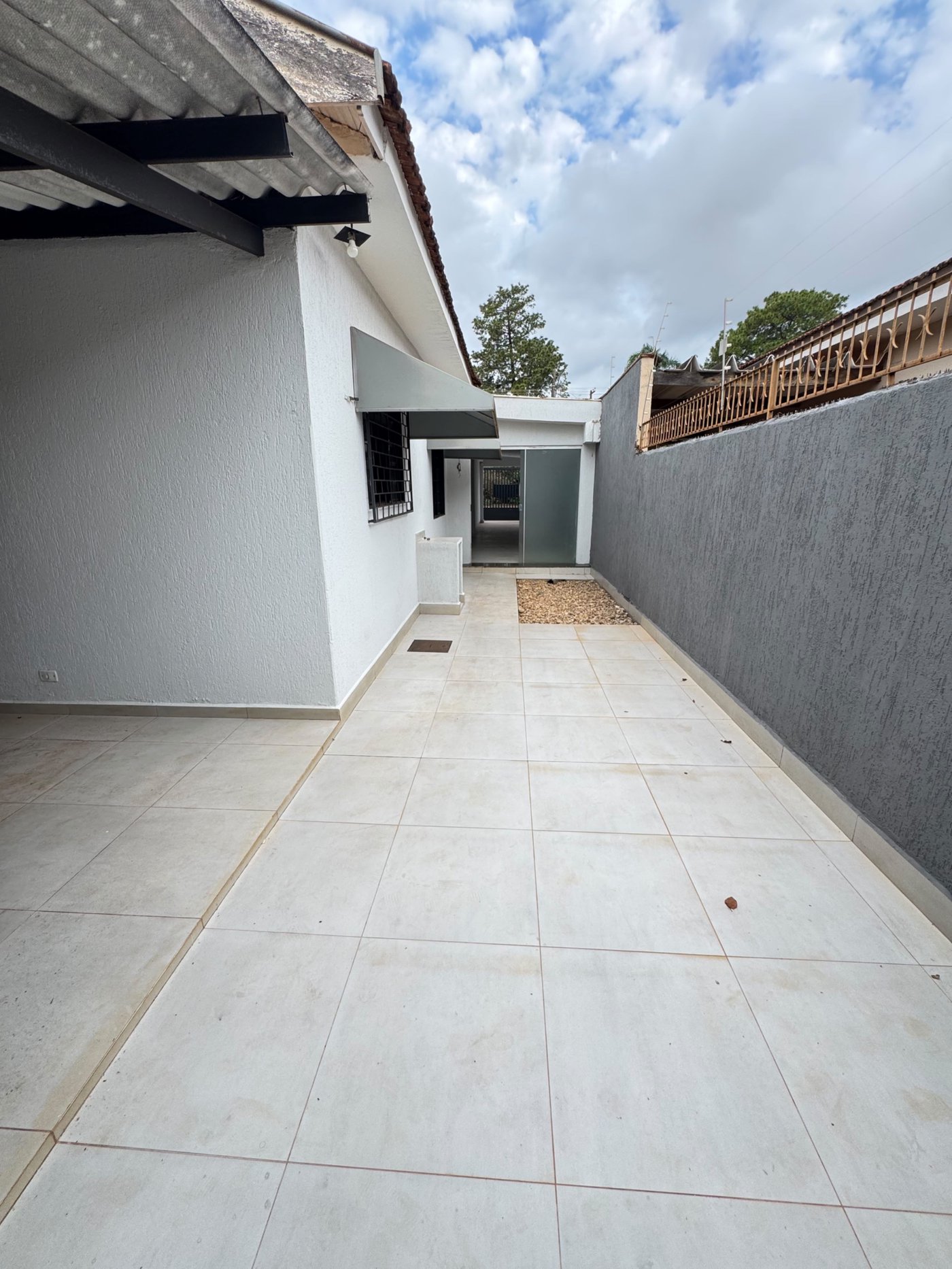 Casa para alugar com 3 quartos, sendo 1 suíte,  em Santos Dumont, Três Lagoas, MS
