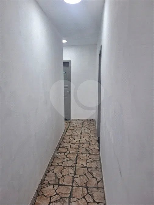 SOBRADO TIPO APARTAMENTO COM 1 QUARTO PARA LOCAÇÃO 38m² - SANTÍSSIMO