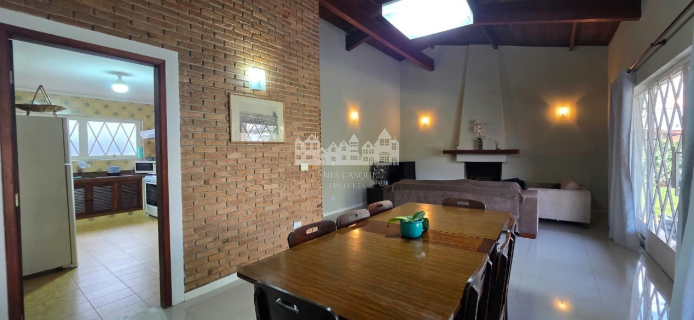 Casa à venda com 4 quartos, sendo 2 suítes, em Vila Petrópolis, Atibaia, SP