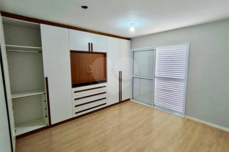 Casa à venda com 3 quartos, sendo 1 suíte, no condomínio Residencial Rio Preto Village, Atibaia - SP
