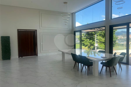 Casa à venda com 3 quartos, sendo 2 suítes,  no condomínio Residencial Alto da Floresta, Bom Jesus dos Perdões - SP