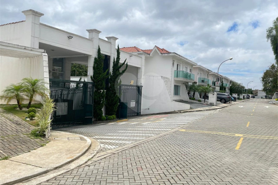 Casa à venda com 3 quartos, sendo 1 suíte,  no condomínio Forest Hills, Guarulhos - SP