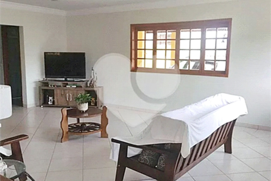 Casa à venda com 4 quartos, sendo 3 suítes, em Luiz Fagundes, Mairiporã, SP