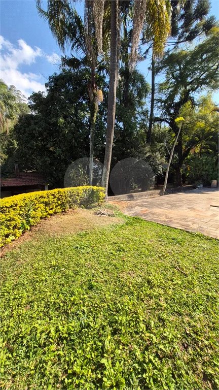 Casa com Piscina, Sauna e Edícula em Rua Arborizada no Tremembé