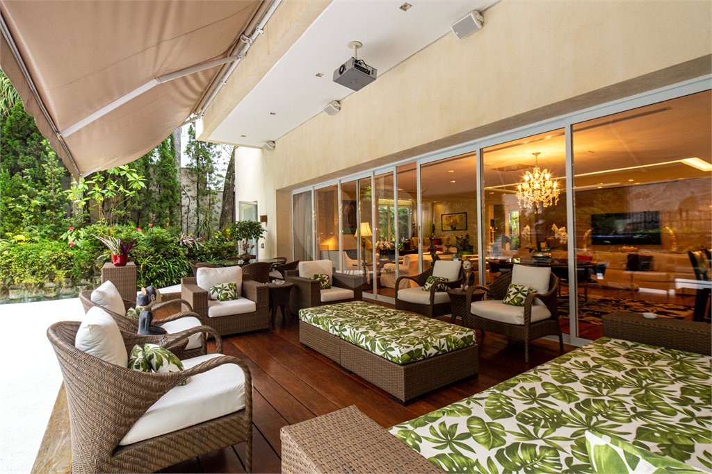 Casa à venda com 5 suítes em Jardim Cordeiro, São Paulo, SP