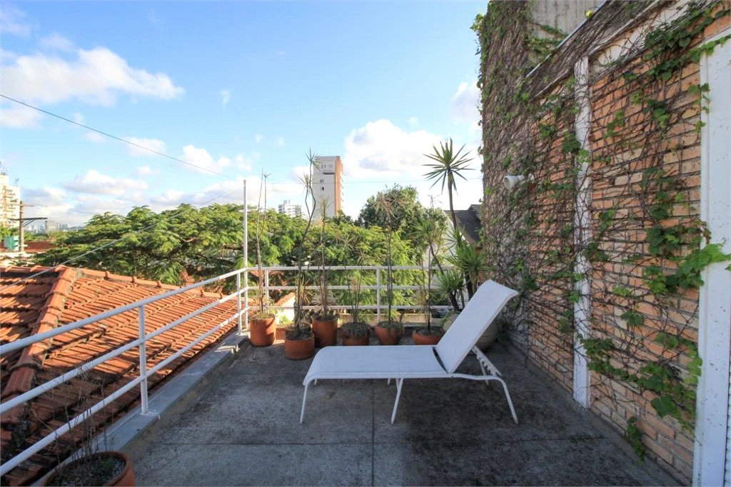 Casa à venda ou para alugar com 5 quartos, sendo 3 suítes, em Vila Madalena, São Paulo, SP