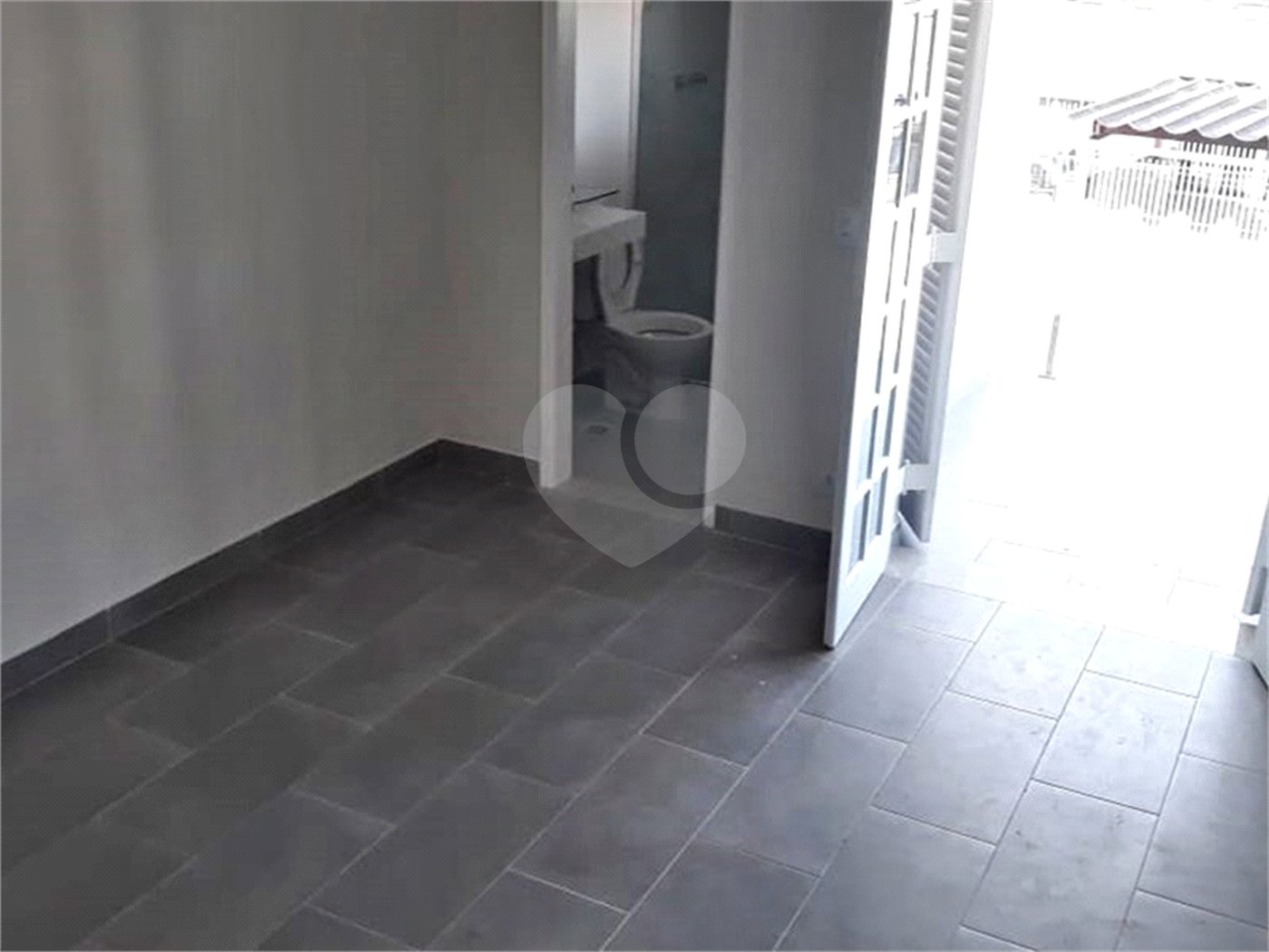 Sobrado à venda com 4 quartos, sendo 3 suítes,  em Tremembé, São Paulo, SP