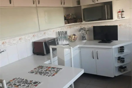 Sobrado à venda com 3 quartos, sendo 1 suíte, em Jardim das Vertentes, São Paulo, SP
