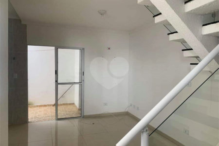 Casa à venda com 2 quartos, sendo 1 suíte, no condomínio Sem Nome, Suzano - SP