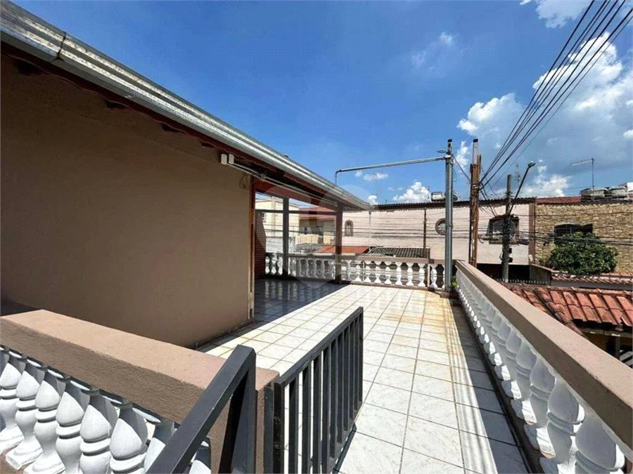 Casa à venda na Vila Galvão, com 210 m²