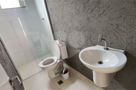 Casa à venda com 4 quartos, sendo 2 suítes, no condomínio Marinas, Bom Jesus dos Perdões - SP