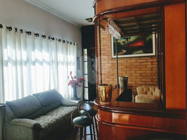 Sobrado à venda com 3 quartos, sendo 2 suítes,  em Chácara Monte Alegre, São Paulo, SP