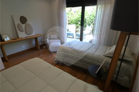 Casa à venda com 4 suítes no condomínio Villa dos Pinheiros, Indaiatuba - SP