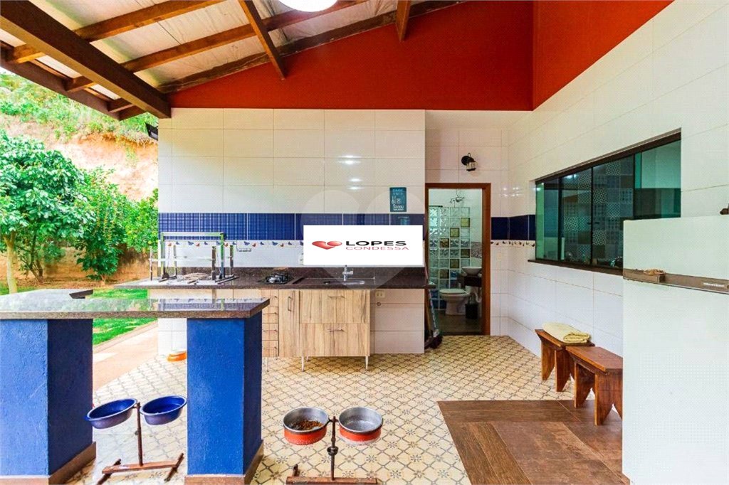 Casa à venda com 5 quartos, sendo 1 suíte, no condomínio Canada Village, Mairiporã - SP