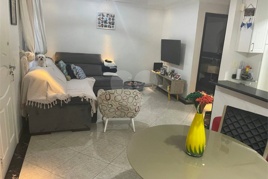 Casa à venda com 3 quartos, sendo 1 suíte, no condomínio Residencial Via Veneto, São Paulo - SP