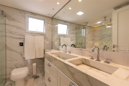 Apartamento à venda com 3 quartos, sendo 1 suíte,  em Vila Uberabinha, São Paulo, SP