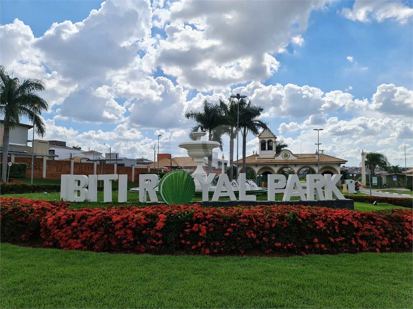 Casa à venda com 3 quartos, sendo 1 suíte, no condomínio Ibiti Royal Park, Sorocaba - SP