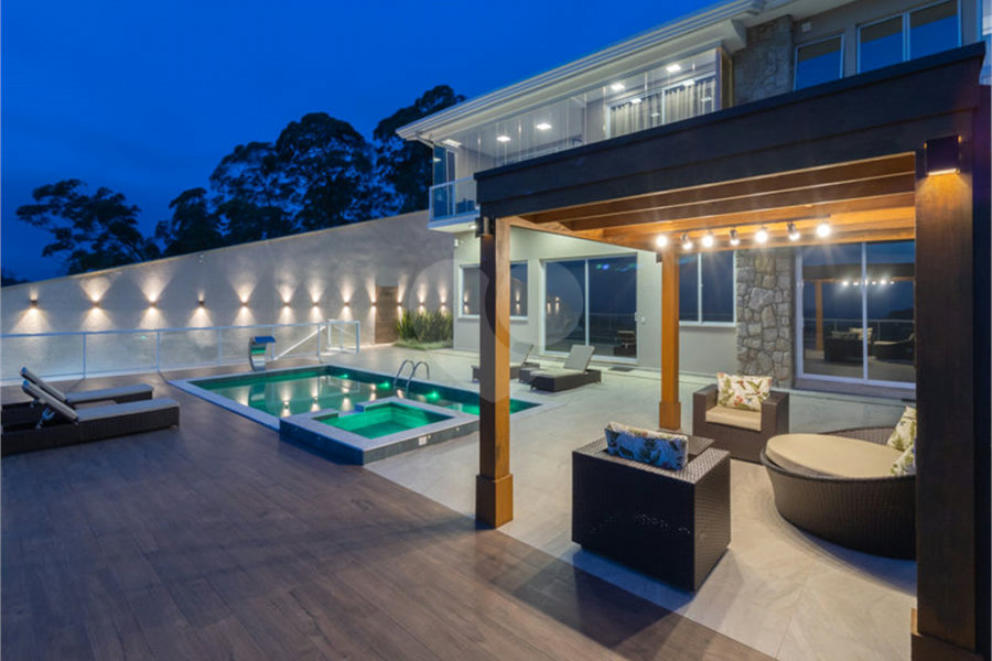 Casa à venda com 3 suítes no condomínio Parque Imperial da Cantareira, Mairiporã - SP