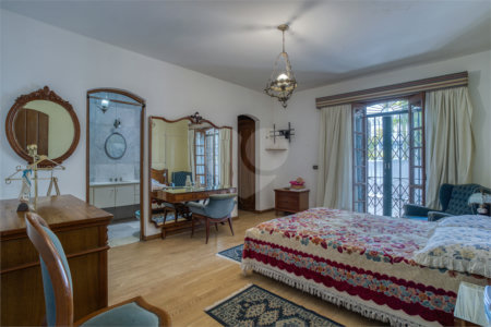 Casa Térrea à venda com 4 suítes em Jardim Cordeiro, São Paulo, SP