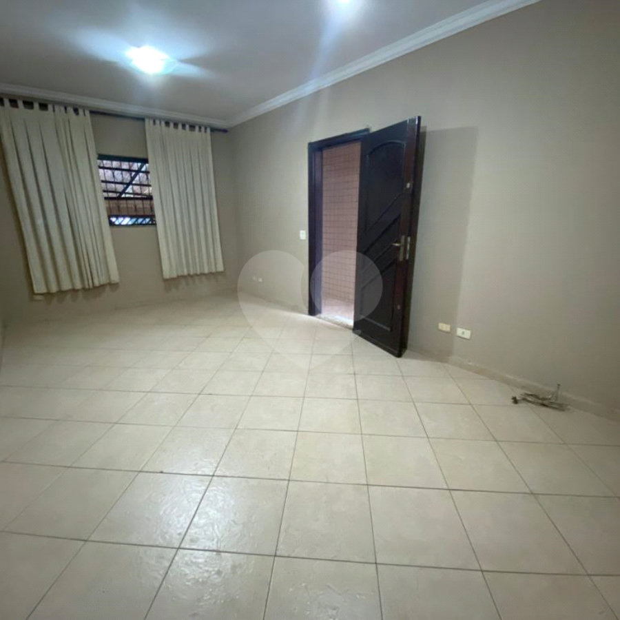 Casa à venda com 3 quartos, sendo 1 suíte, em Vila Valença, São Vicente, SP