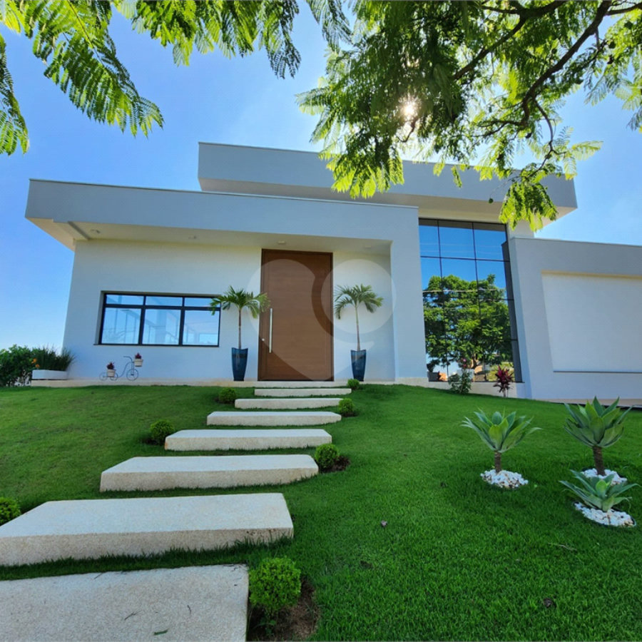 Casa à venda com 6 quartos, sendo 5 suítes, no condomínio Jardim Primavera, Louveira - SP