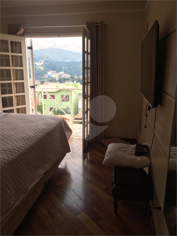 Sobrado à venda com 4 quartos, sendo 1 suíte, em Tremembé, São Paulo, SP