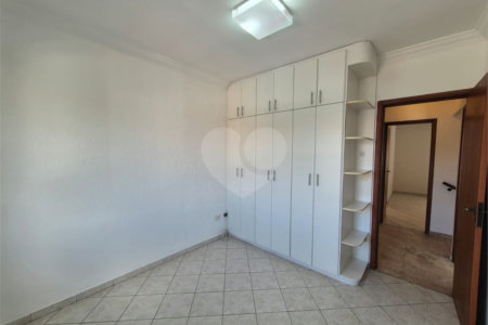 Sobrado à venda com 3 quartos, sendo 1 suíte,  em Vila Fiat Lux, São Paulo, SP