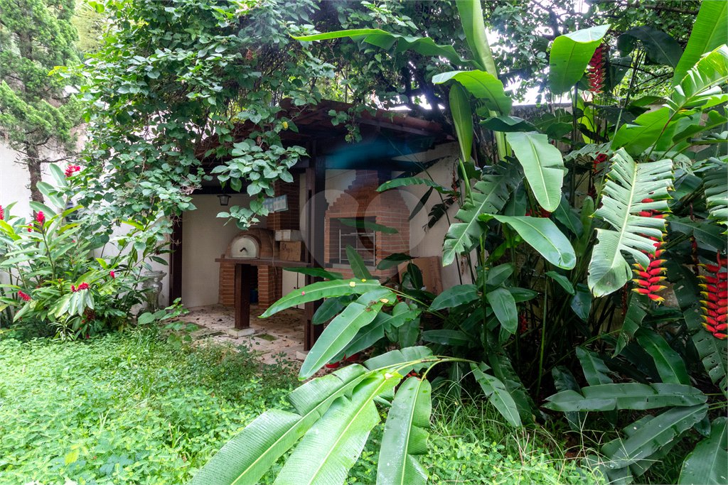 Casa à venda com 4 quartos, sendo 2 suítes,  no condomínio Vila das Flores, São Paulo - SP