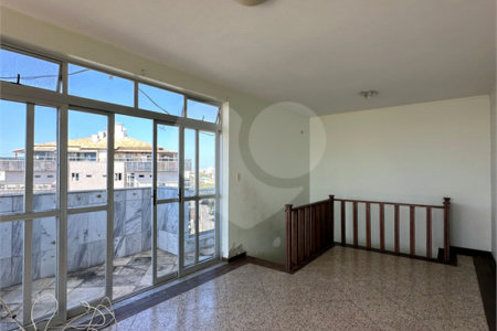 Cobertura à venda com 4 quartos, sendo 2 suítes,  em Braga, Cabo Frio, RJ