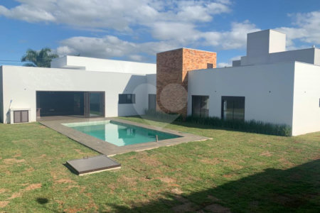 Casa à venda com 4 suítes no condomínio Lago Azul Residencial e Golfe, Araçoiaba da Serra - SP