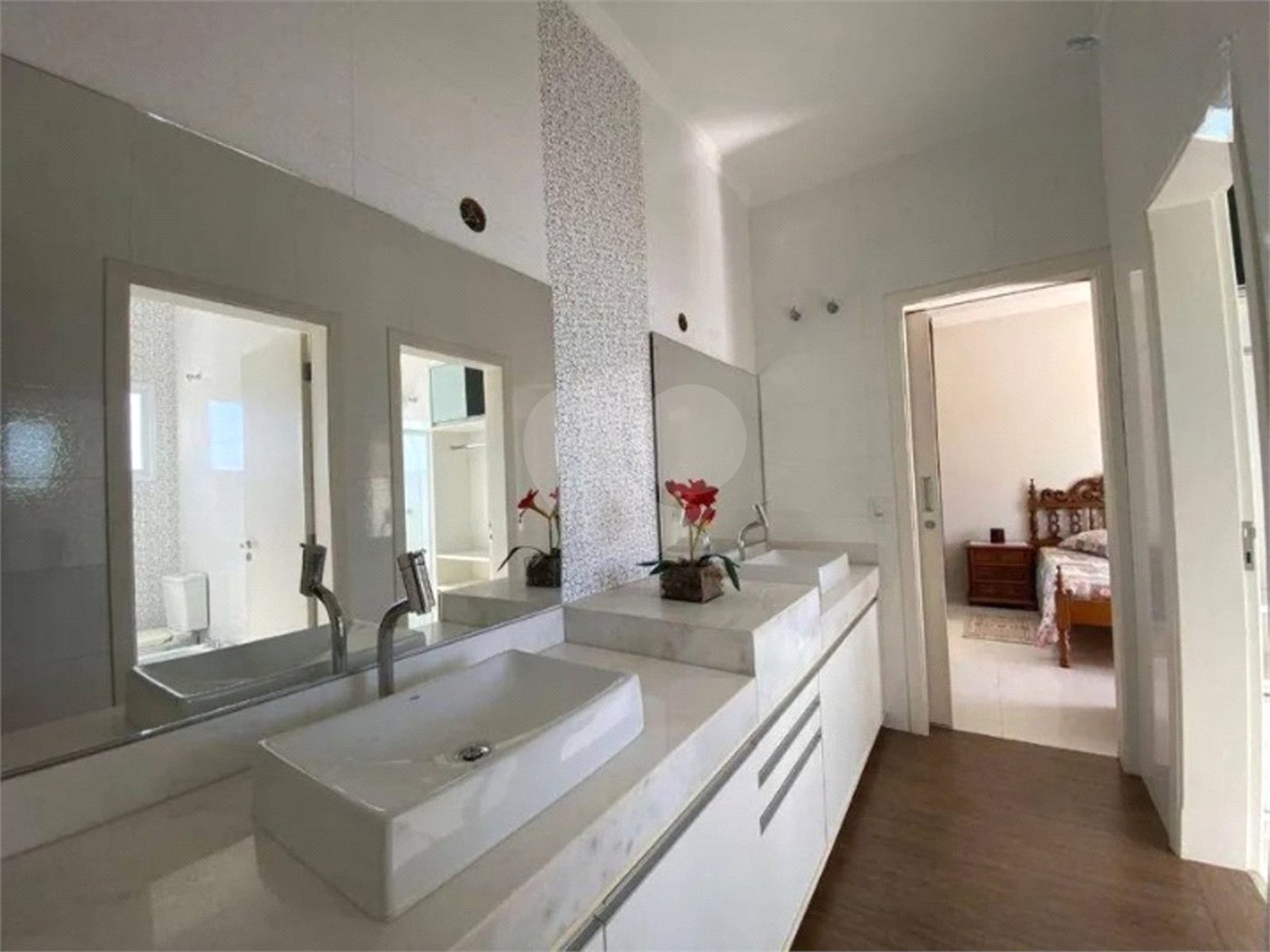 Casa à venda com 4 suítes no condomínio Ipê Velho, Vinhedo - SP