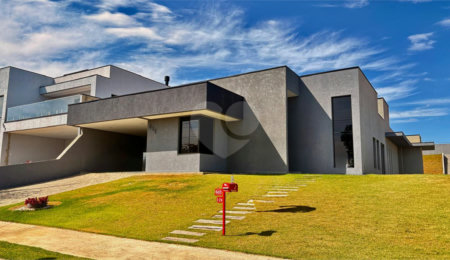 Casa à venda com 3 suítes no condomínio Village Ipanema 2, Araçoiaba da Serra - SP