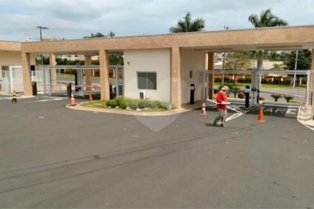 Casa à venda com 3 quartos, sendo 1 suíte, no condomínio Village Moutonnée, Salto - SP