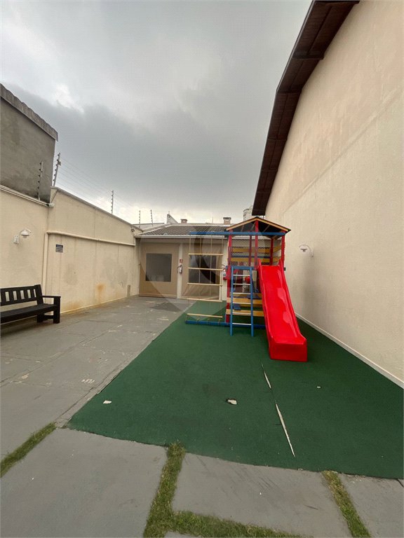 Casa à venda com 3 quartos, sendo 1 suíte, no condomínio Residencial Villagio Vitória, Guarulhos - SP