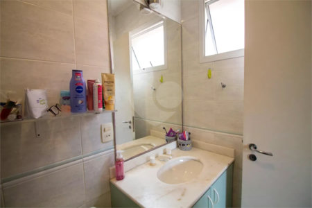 Casa à venda com 4 quartos, sendo 3 suítes, no condomínio Residencial Sans Souci, São Paulo - SP