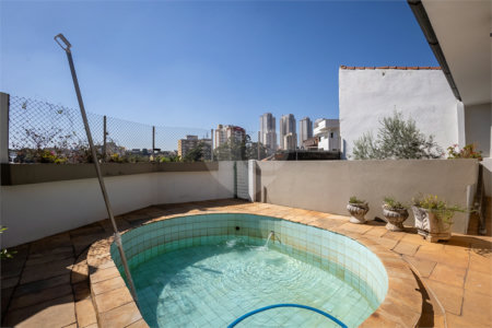 Casa à venda com 4 suítes em Jardim Londrina, São Paulo, SP
