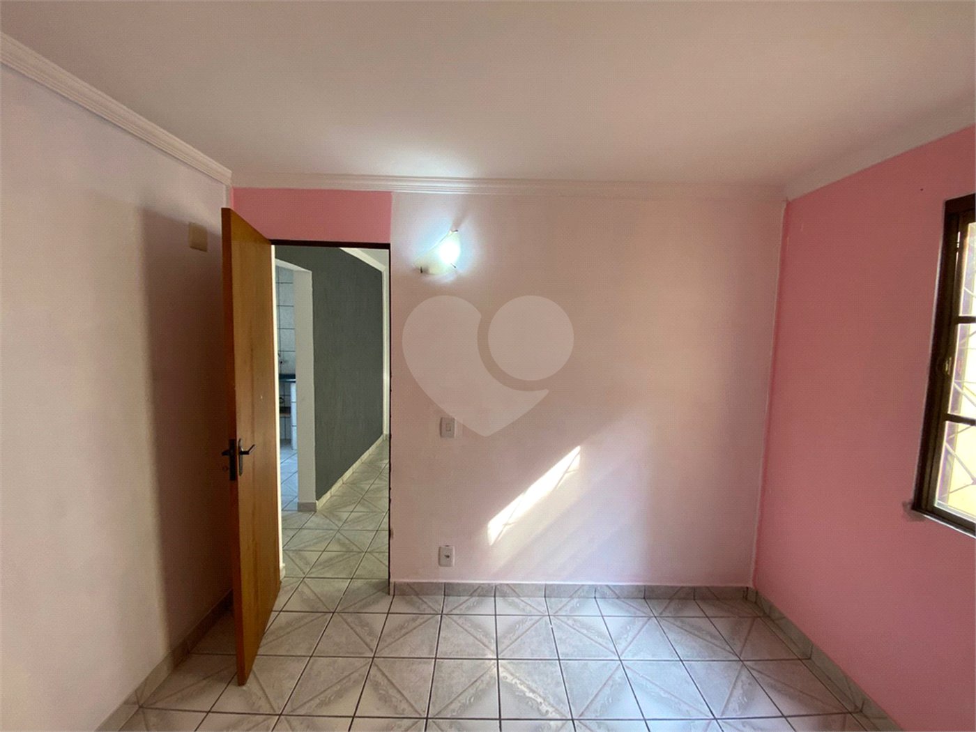 Apartamento para alugar com 2 quartos em Jardim Adriane, Itaquaquecetuba, SP