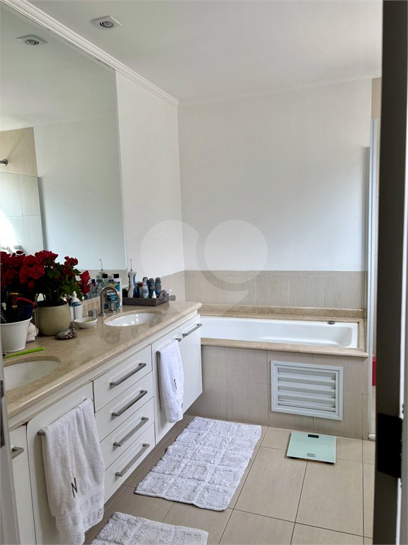 Casa à venda com 4 quartos, sendo 3 suítes, no condomínio Vila Carmel, São Paulo - SP