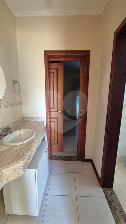 Casa para alugar com 3 quartos, sendo 1 suíte, no condomínio Recanto dos Paturis, Vinhedo - SP