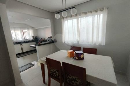 Casa Térrea à venda com 4 quartos, sendo 1 suíte,  em Vila Esperança, Atibaia, SP