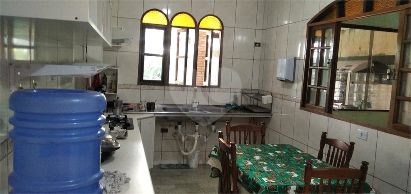 Casa à venda com 6 quartos, sendo 1 suíte, no condomínio Associação Reserva das Hortênsias, Mairiporã - SP