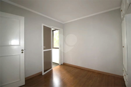 Apartamento à venda com 3 quartos, sendo 1 suíte,  em Vila Uberabinha, São Paulo, SP