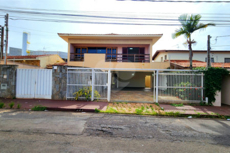 Sobrado à venda com 4 quartos, sendo 2 suítes, em Jardim Primavera, Araraquara, SP